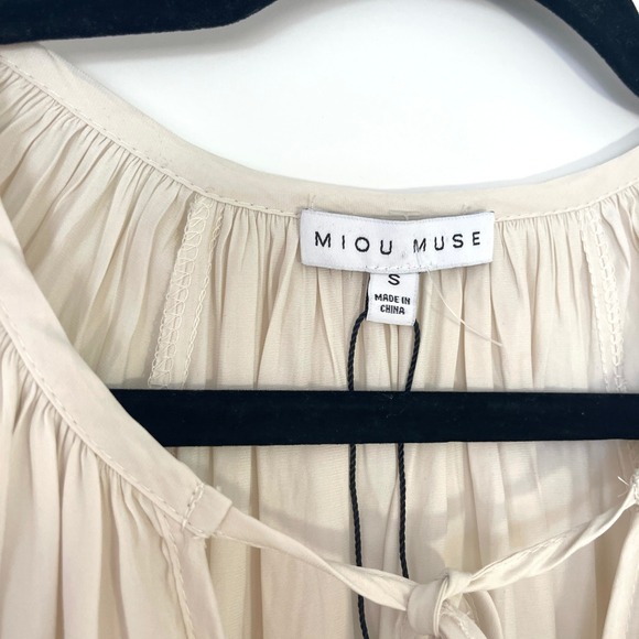 NWT MIOU MUSE Ivory/Cream Tie Neck Long Sleeve Satin Peasant Blouse Size Small‎ - Picture 5 of 11